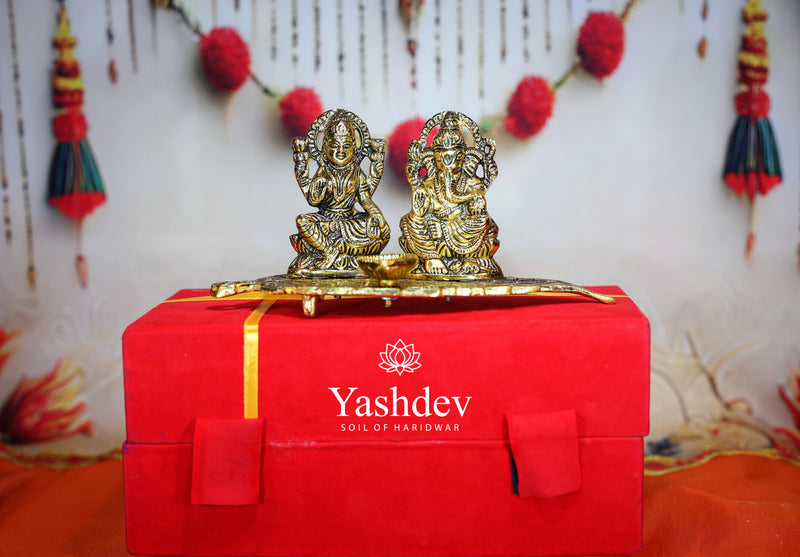 Lakshmi Ganesh Idol on Leaf with Diya – Antique Gold Finish